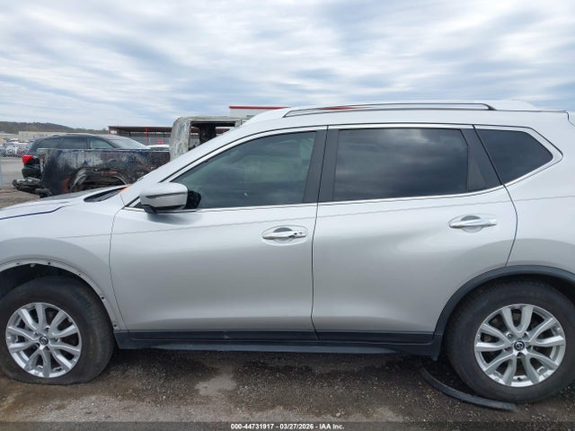 44731917 :رقم المزاد ، JN8AT2MT6LW041945 vin ، 2020 Nissan Rogue Sv Fwd مزاد بيع
