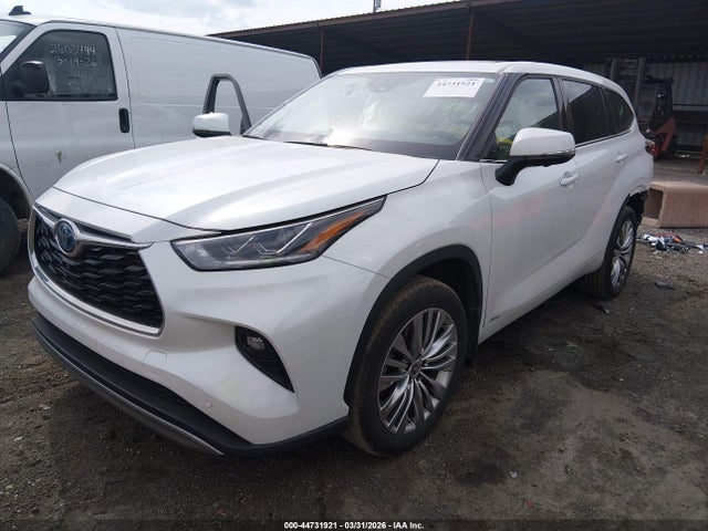 Toyota Highlander Hybrid Platinum 2024 5TDEBRCH6RS632971 Image 2