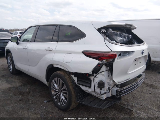 Toyota Highlander Hybrid Platinum 2024 5TDEBRCH6RS632971 Image 3