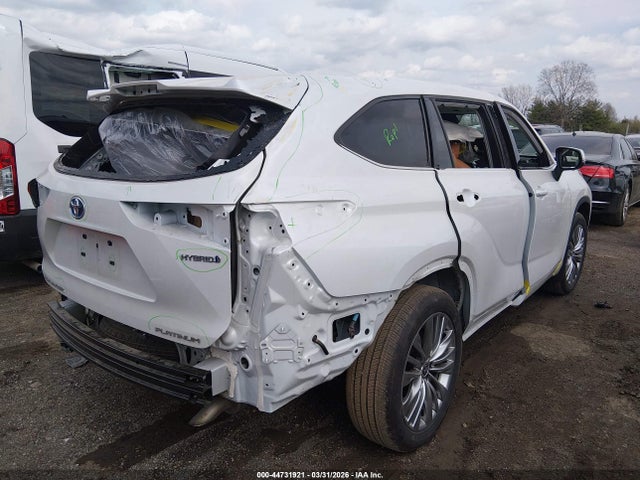 Toyota Highlander Hybrid Platinum 2024 5TDEBRCH6RS632971 Image 4