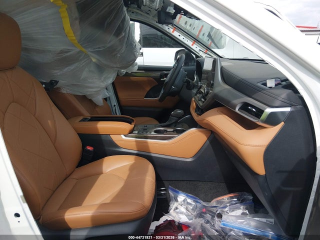 Toyota Highlander Hybrid Platinum 2024 5TDEBRCH6RS632971 Image 5