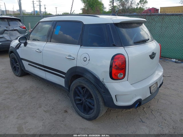 2015 MINI COUNTRYMAN WMWZC3C56FWT05447 Photo 2