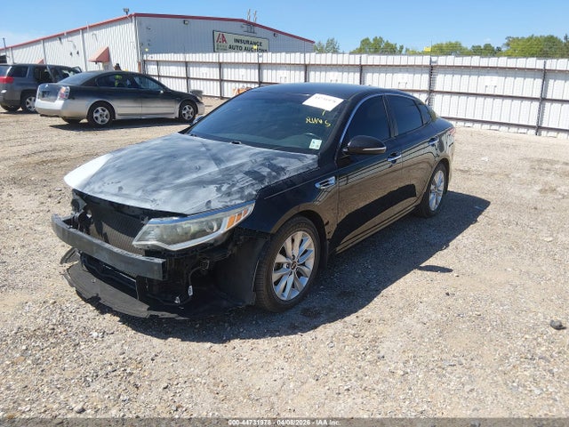 KIA Optima S 2018 5XXGT4L37JG227317 Image 2