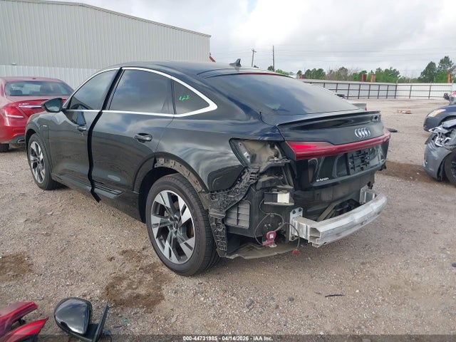 44731985 :رقم المزاد ، WA12AAGE0NB014497 vin ، 2022 Audi E-tron Sportback Premium Plus S Line Quattro مزاد بيع