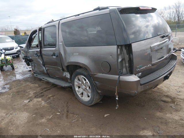 2011 GMC YUKON XL 1500 1GKS2KE39BR156221 Photo 2