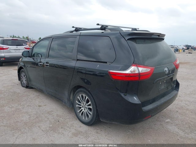 2019 TOYOTA SIENNA 5TDYZ3DC5KS017651 Photo 2