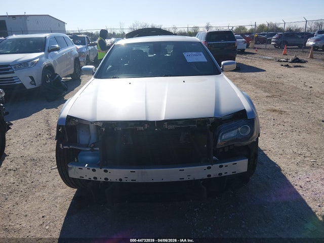 Продаж на аукціоні авто 2022 Chrysler 300 S, vin: 2C3CCABG6NH116038, номер лоту: 44732039