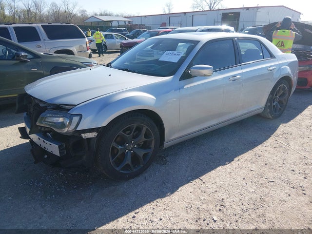 Продаж на аукціоні авто 2022 Chrysler 300 S, vin: 2C3CCABG6NH116038, номер лоту: 44732039