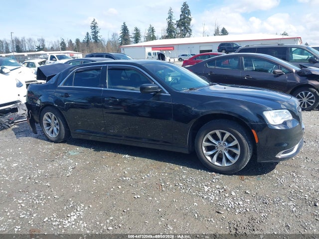 2015 Chrysler 300 Limited მანქანა იყიდება აუქციონზე, vin: 2C3CCAAG7FH875784, აუქციონის ნომერი: 44732049