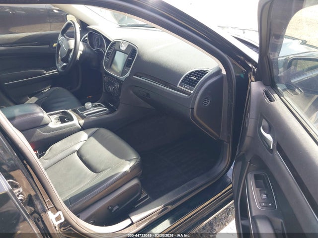 2015 Chrysler 300 Limited მანქანა იყიდება აუქციონზე, vin: 2C3CCAAG7FH875784, აუქციონის ნომერი: 44732049