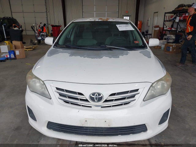 2013 Toyota Corolla Le მანქანა იყიდება აუქციონზე, vin: 5YFBU4EE8DP135702, აუქციონის ნომერი: 44732067