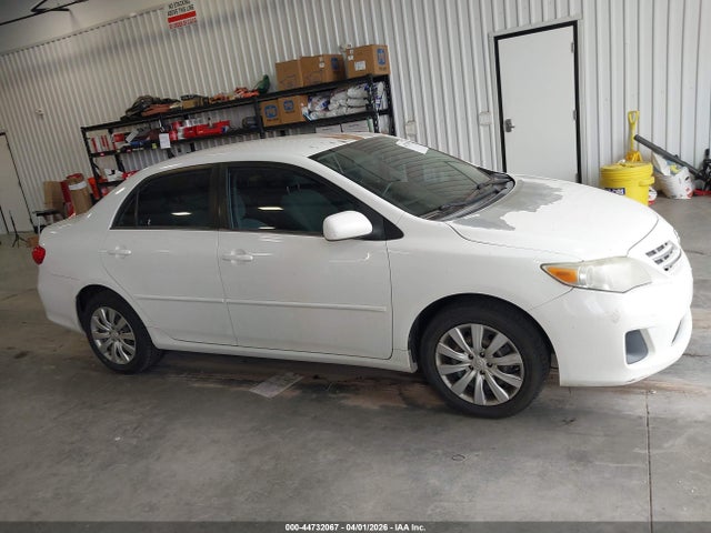 2013 Toyota Corolla Le მანქანა იყიდება აუქციონზე, vin: 5YFBU4EE8DP135702, აუქციონის ნომერი: 44732067