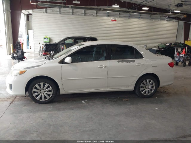 2013 Toyota Corolla Le მანქანა იყიდება აუქციონზე, vin: 5YFBU4EE8DP135702, აუქციონის ნომერი: 44732067