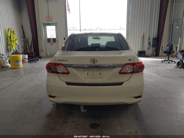 2013 Toyota Corolla Le მანქანა იყიდება აუქციონზე, vin: 5YFBU4EE8DP135702, აუქციონის ნომერი: 44732067