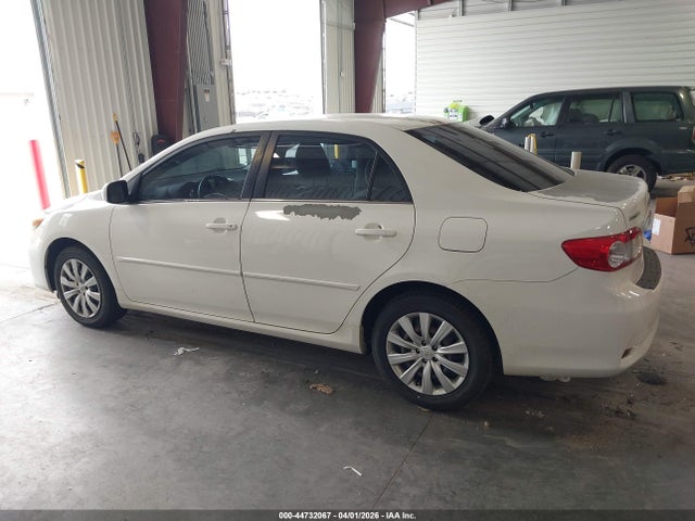 2013 Toyota Corolla Le მანქანა იყიდება აუქციონზე, vin: 5YFBU4EE8DP135702, აუქციონის ნომერი: 44732067