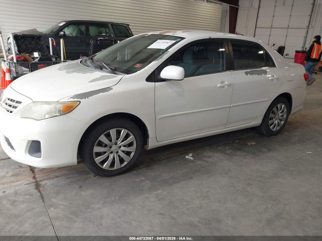2013 Toyota Corolla Le მანქანა იყიდება აუქციონზე, vin: 5YFBU4EE8DP135702, აუქციონის ნომერი: 44732067