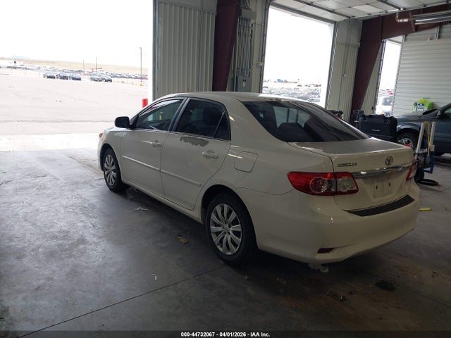 2013 Toyota Corolla Le მანქანა იყიდება აუქციონზე, vin: 5YFBU4EE8DP135702, აუქციონის ნომერი: 44732067