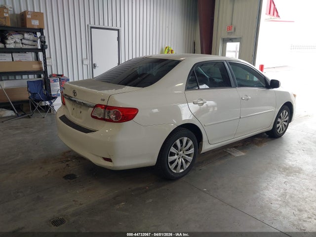 2013 Toyota Corolla Le მანქანა იყიდება აუქციონზე, vin: 5YFBU4EE8DP135702, აუქციონის ნომერი: 44732067