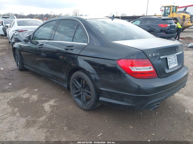 2012 MERCEDES-BENZ C 300 WDDGF8BB1CA619981 Photo 2