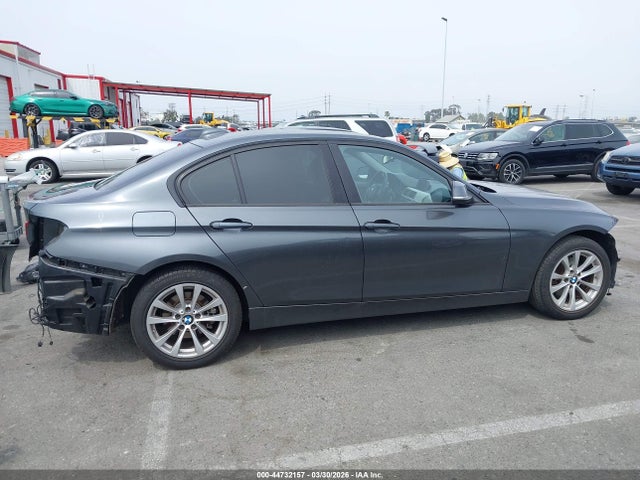 BMW 320i 2018 WBA8A9C54JK622910 Image 14