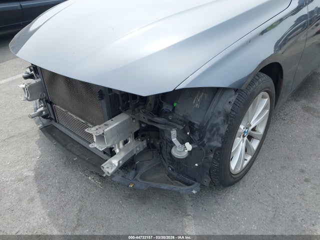 BMW 320i 2018 WBA8A9C54JK622910 Image 18