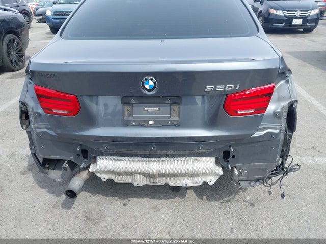 BMW 320i 2018 WBA8A9C54JK622910 Image 22