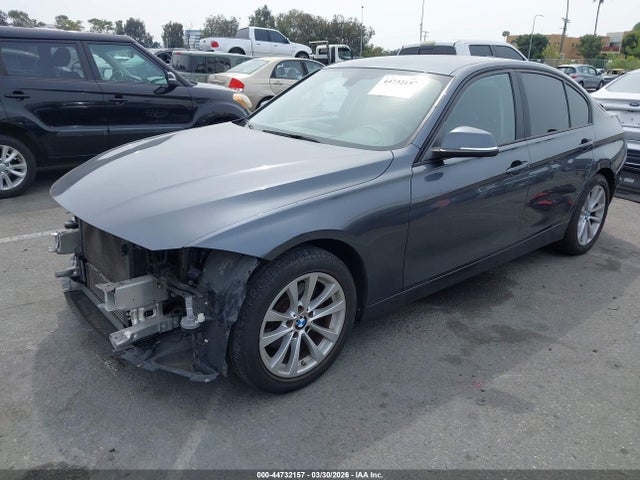 BMW 320i 2018 WBA8A9C54JK622910 Image 2
