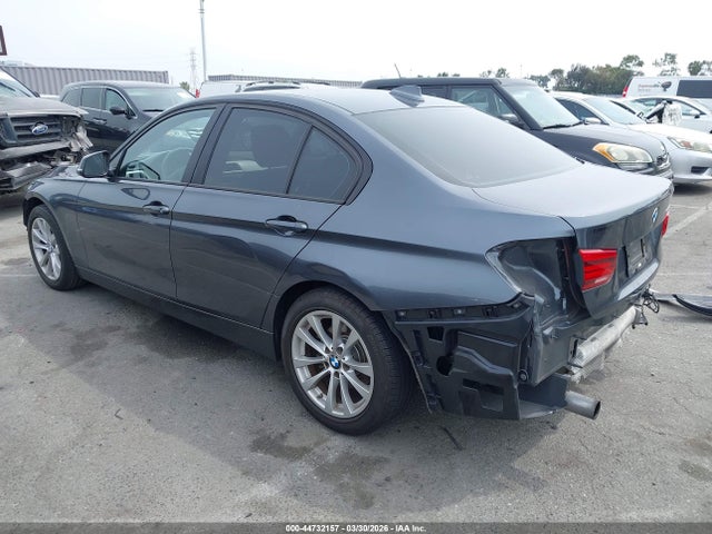 BMW 320i 2018 WBA8A9C54JK622910 Image 3