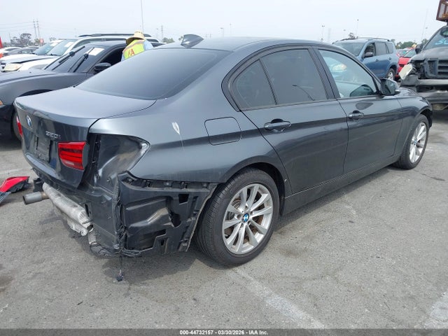 BMW 320i 2018 WBA8A9C54JK622910 Image 4