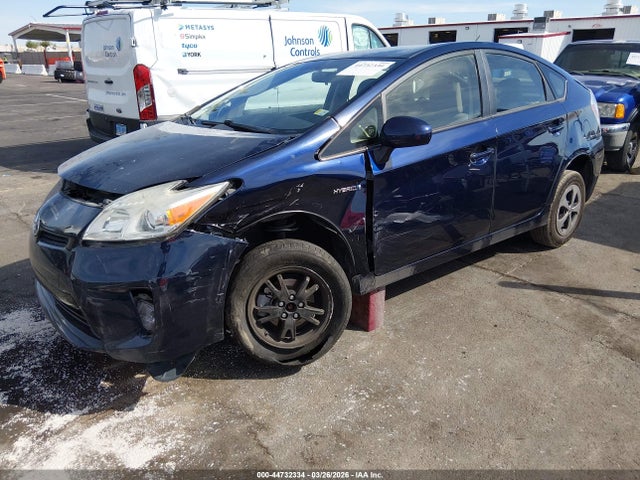 Toyota Prius Three 2015 JTDKN3DU6F0404924 Image 2
