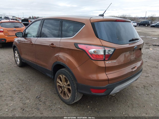1FMCU0GDXHUA44985 Ford ESCAPE SE