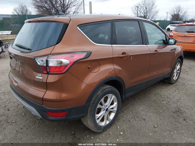 1FMCU0GDXHUA44985 Ford ESCAPE SE