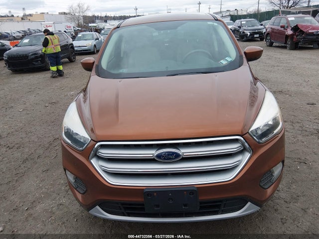 1FMCU0GDXHUA44985 Ford ESCAPE SE
