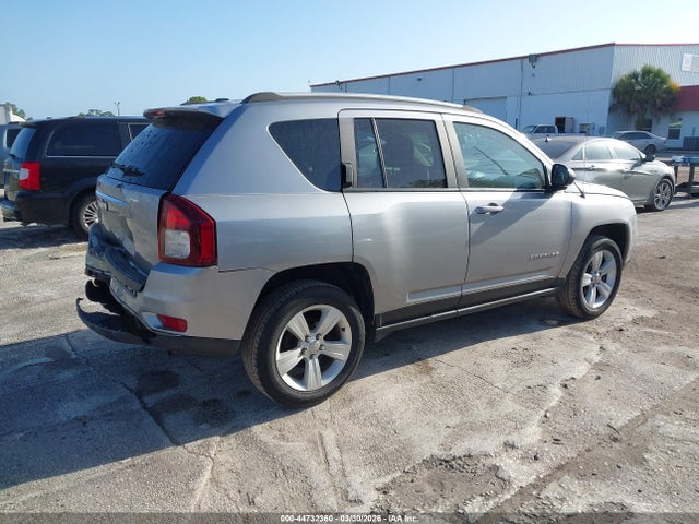 44732360 :رقم المزاد ، 1C4NJDBB3HD151105 vin ، 2017 Jeep Compass Sport 4x4 مزاد بيع