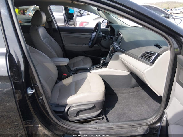 2017 Hyundai Elantra Limited მანქანა იყიდება აუქციონზე, vin: 5NPD84LF2HH041309, აუქციონის ნომერი: 44732478