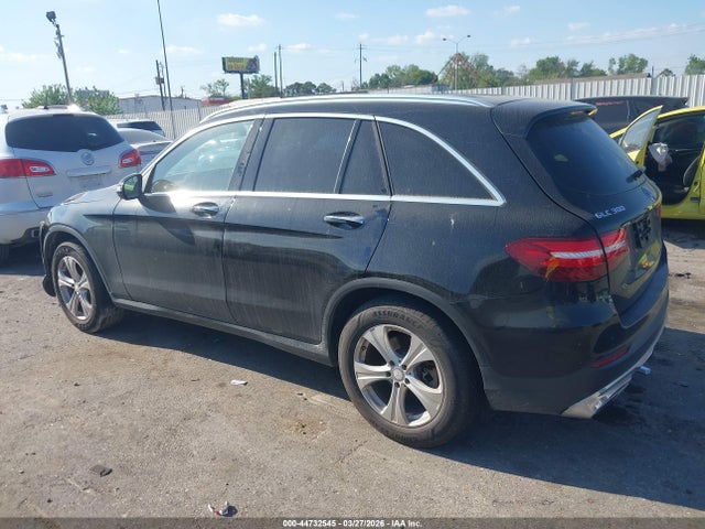 44732545 :رقم المزاد ، WDC0G4KB7HF135836 vin ، 2017 Mercedes-benz Glc 300 4matic مزاد بيع