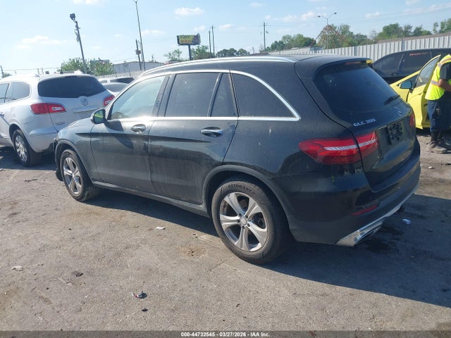 44732545 :رقم المزاد ، WDC0G4KB7HF135836 vin ، 2017 Mercedes-benz Glc 300 4matic مزاد بيع