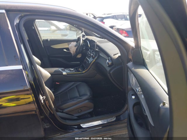44732545 :رقم المزاد ، WDC0G4KB7HF135836 vin ، 2017 Mercedes-benz Glc 300 4matic مزاد بيع