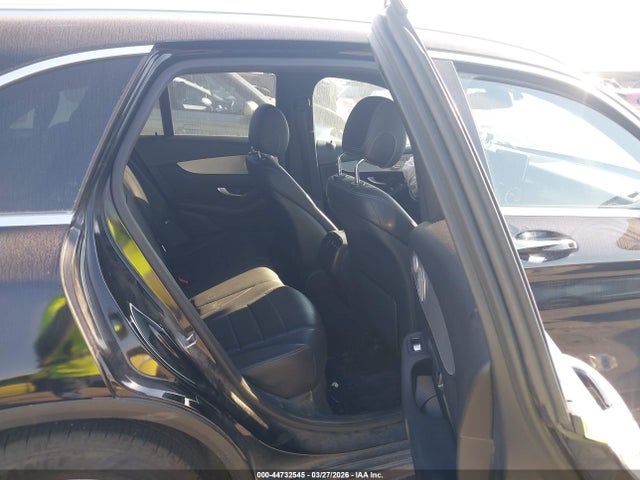 44732545 :رقم المزاد ، WDC0G4KB7HF135836 vin ، 2017 Mercedes-benz Glc 300 4matic مزاد بيع