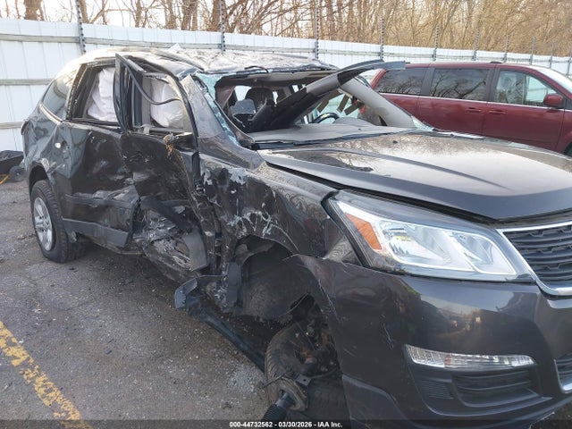 Продажа на аукционе авто 2017 Chevrolet Traverse Ls, vin: 1GNKRFKD8HJ241268, номер лота: 44732562