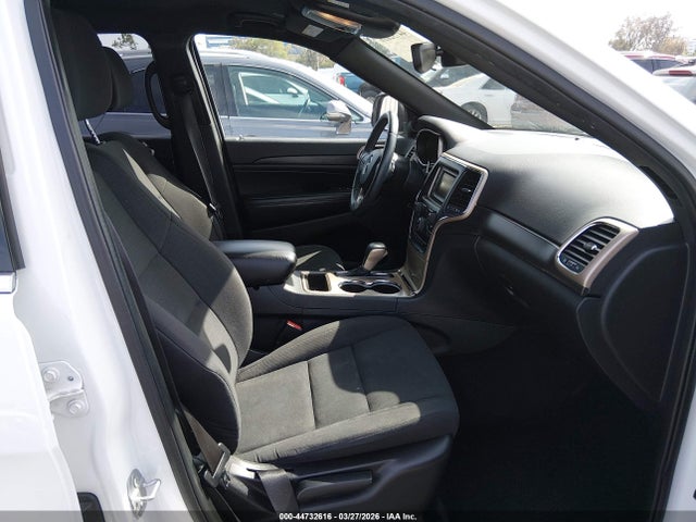 1C4RJEAG0HC677010 Jeep Grand Cherokee Laredo 4x2