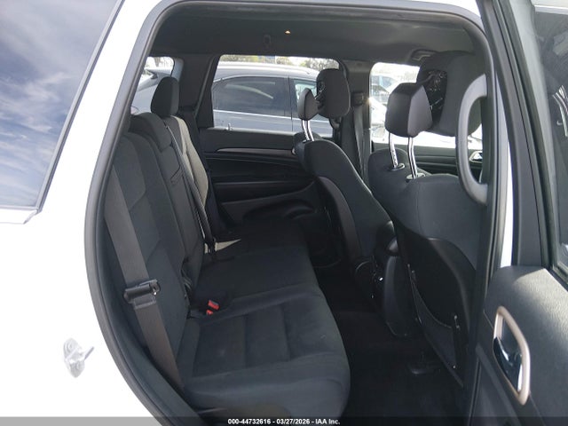 1C4RJEAG0HC677010 Jeep Grand Cherokee Laredo 4x2