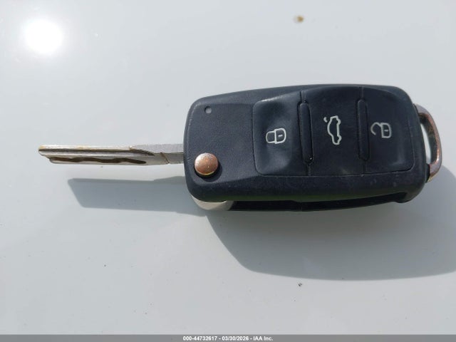 44732617 :رقم المزاد ، 3VWJP7AT0CM638992 vin ، 2012 Volkswagen Beetle 2.5l مزاد بيع