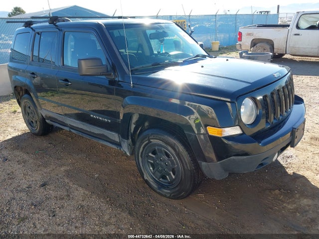 Jeep Patriot Latitude 2016 1C4NJRFB9GD668432 zdjęcie główne