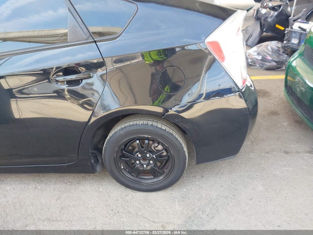Toyota Prius Two 2015 JTDKN3DU9F0411172 Image 17