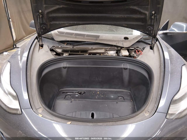 44732802 :رقم المزاد ، 5YJ3E1EBXKF530477 vin ، 2019 Tesla Model 3 Long Range/performance مزاد بيع