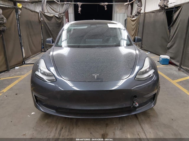 44732802 :رقم المزاد ، 5YJ3E1EBXKF530477 vin ، 2019 Tesla Model 3 Long Range/performance مزاد بيع