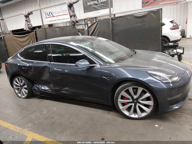44732802 :رقم المزاد ، 5YJ3E1EBXKF530477 vin ، 2019 Tesla Model 3 Long Range/performance مزاد بيع