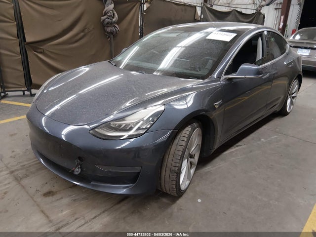 44732802 :رقم المزاد ، 5YJ3E1EBXKF530477 vin ، 2019 Tesla Model 3 Long Range/performance مزاد بيع
