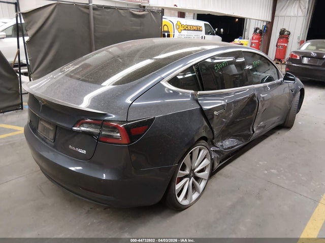 44732802 :رقم المزاد ، 5YJ3E1EBXKF530477 vin ، 2019 Tesla Model 3 Long Range/performance مزاد بيع